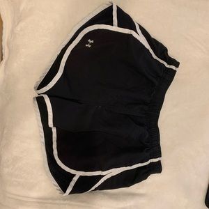 ▪️Basic semi- fitted under armour shorts